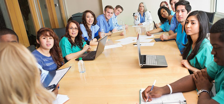 How to Choose Between Online & In-Person CME